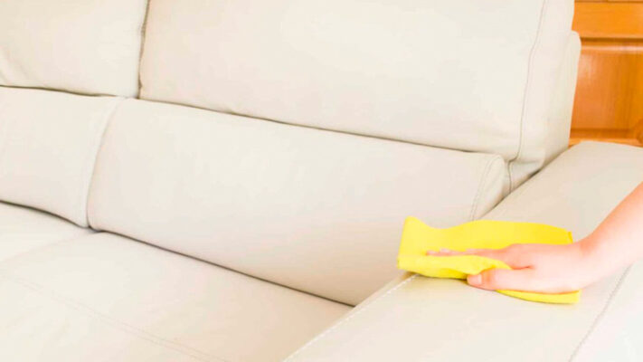 Limpeza de sofa